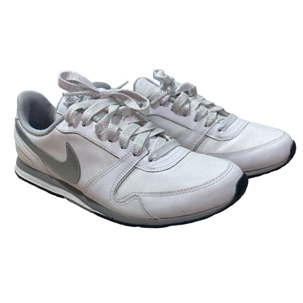 Nike Women's Sneaker Trainers White Silver Lace-Up Size 7.5 (READ)
